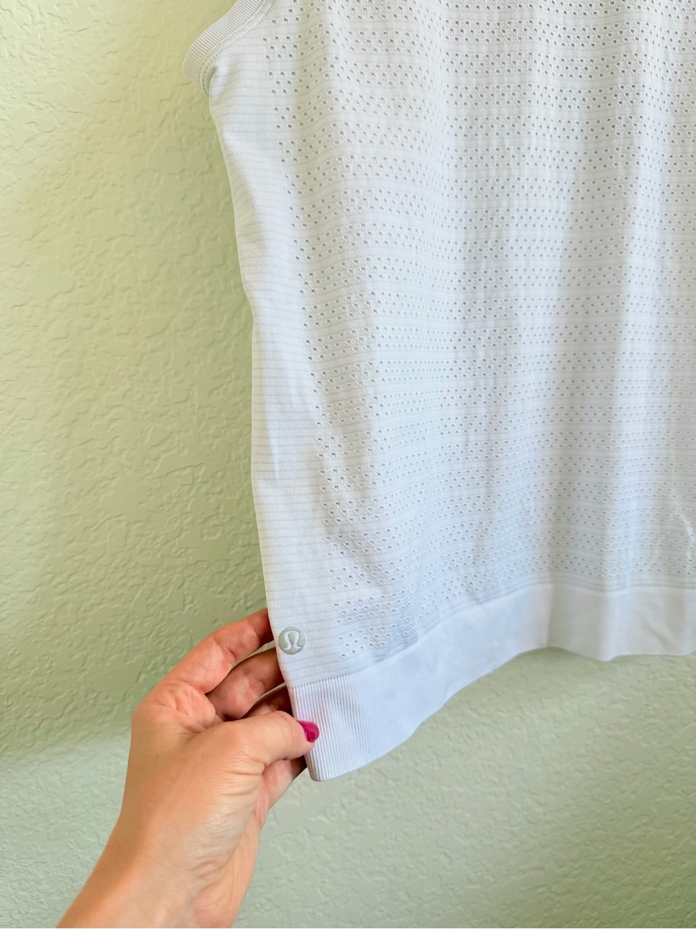 Lululemon Swiftly Breathe Muscle Tank Top White Sleeveless Perforated Knit 6 - Picture 5 of 6